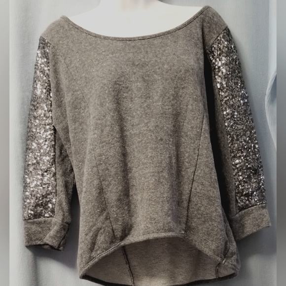 Xhilaration High-low Sweatshirt Size Medium Silver Sequin embellished sleeves - Picture 1 of 7